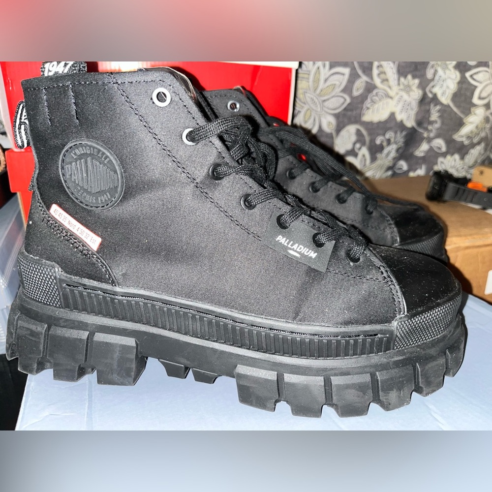 Palladium women Rugged Black Boots